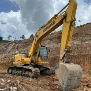 EXCAVATOR PC 200